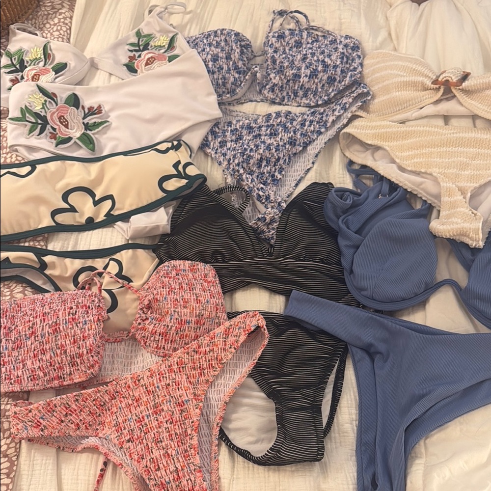 SHEIN Floral and Textured Bikini Set